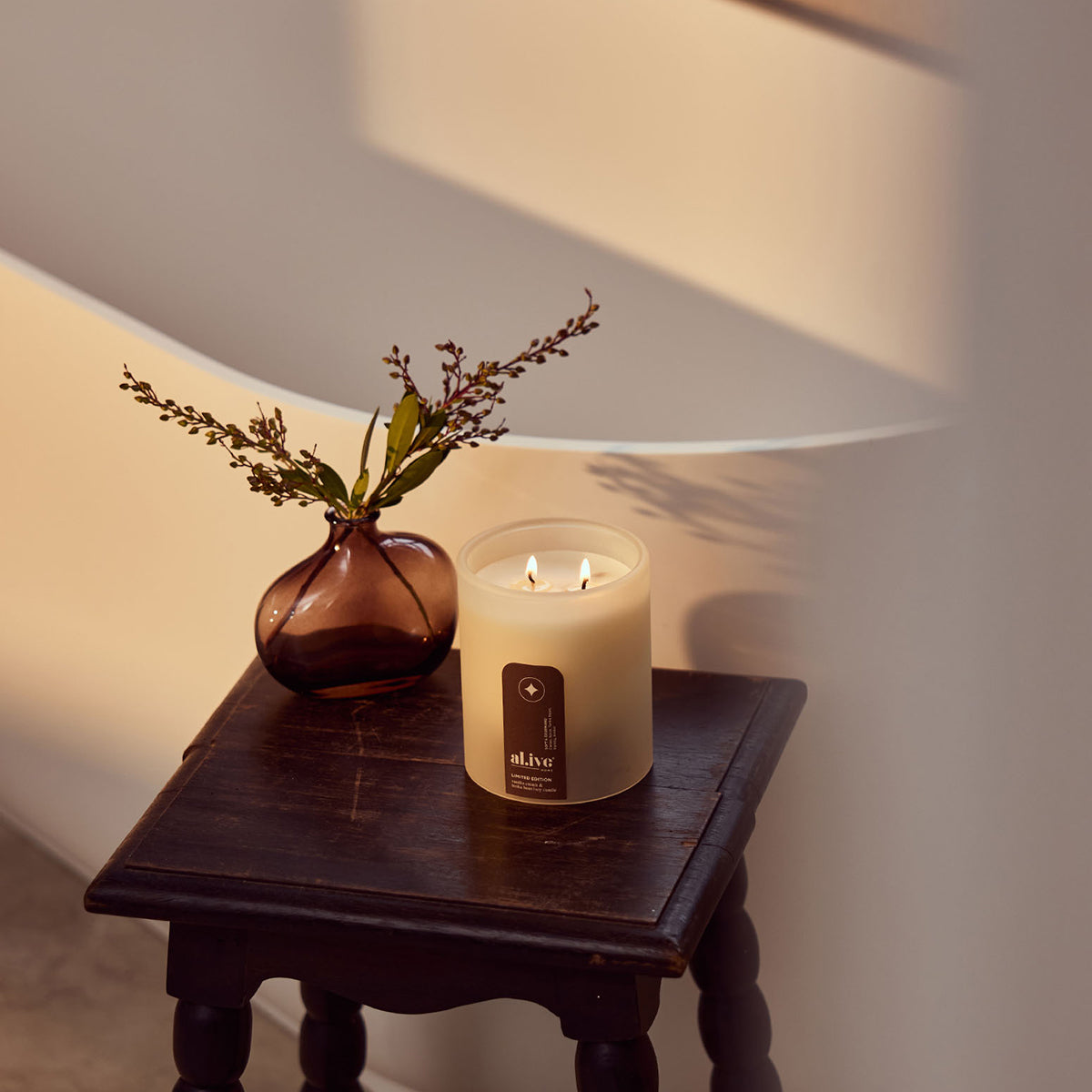 al.ive Body Soy Candle - Vanilla Cream and Tonka Bean