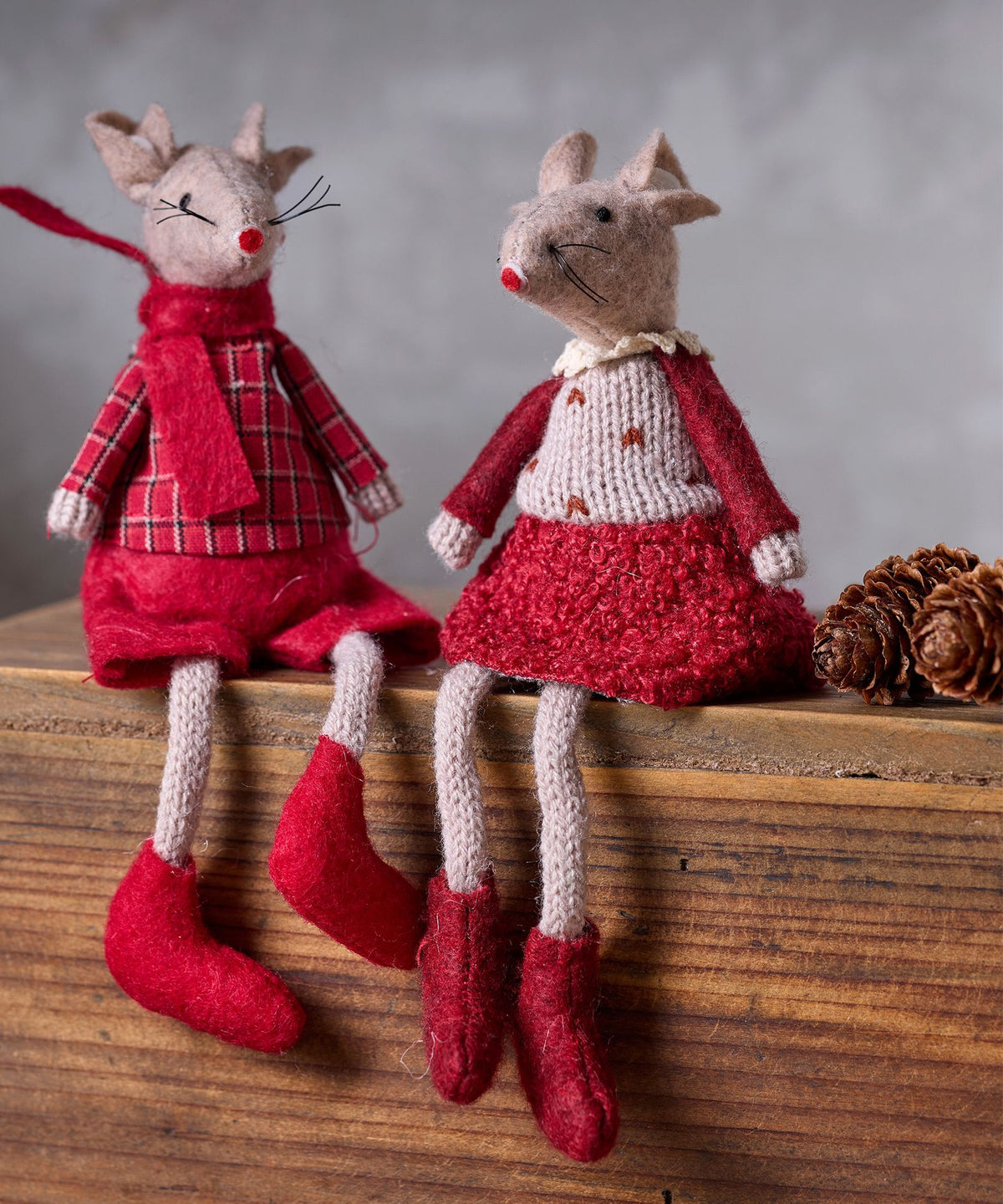 French Country Red Edna Mouse Sitting