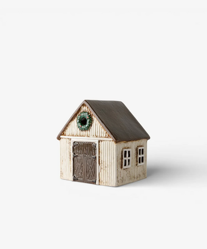 Tea Light House - Nordgard Stable with Wreath