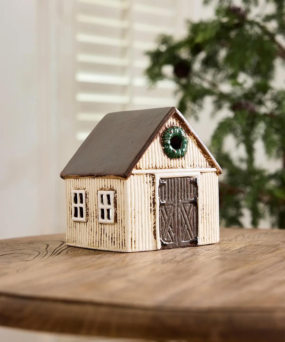 Tea Light House - Nordgard Stable with Wreath